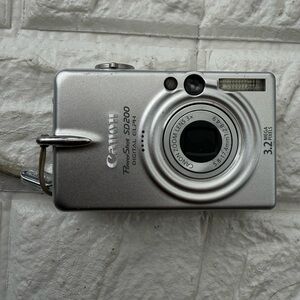 Canon PowerShot SD200 Digital Elph Digital Camera